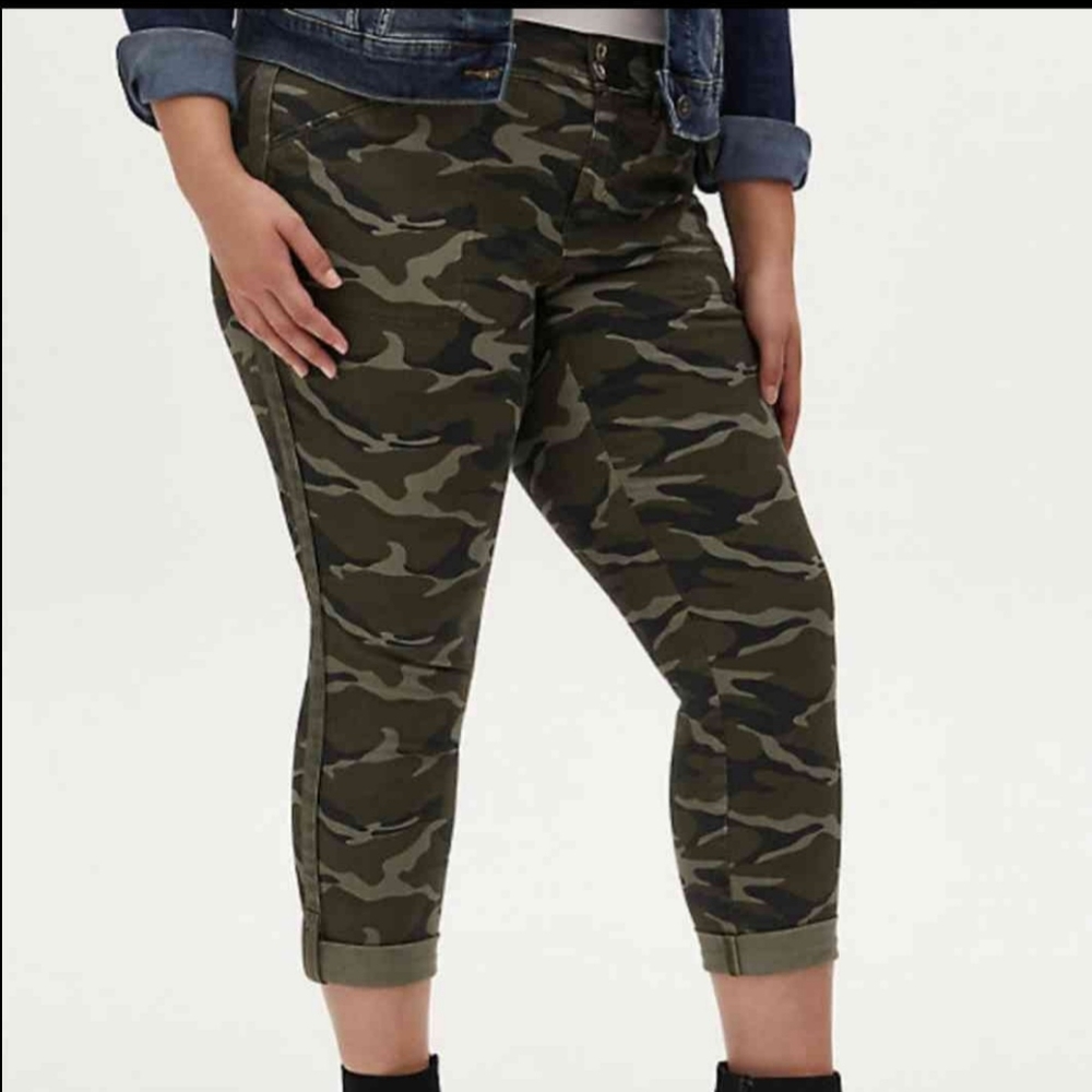 TORRID CROP AVIATOR PANTS. SIZE  26